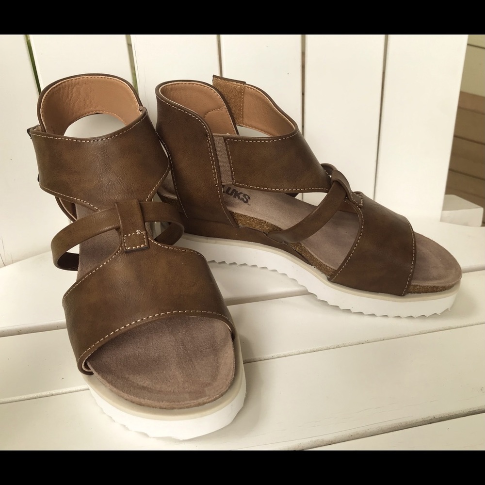 Mukluks Strap Sandal